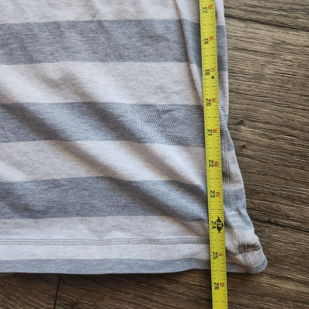 Lululemon Shirt Large Short Sleeve V-Neck Striped Relaxed Fit Athleisure - Picture 5 of 7